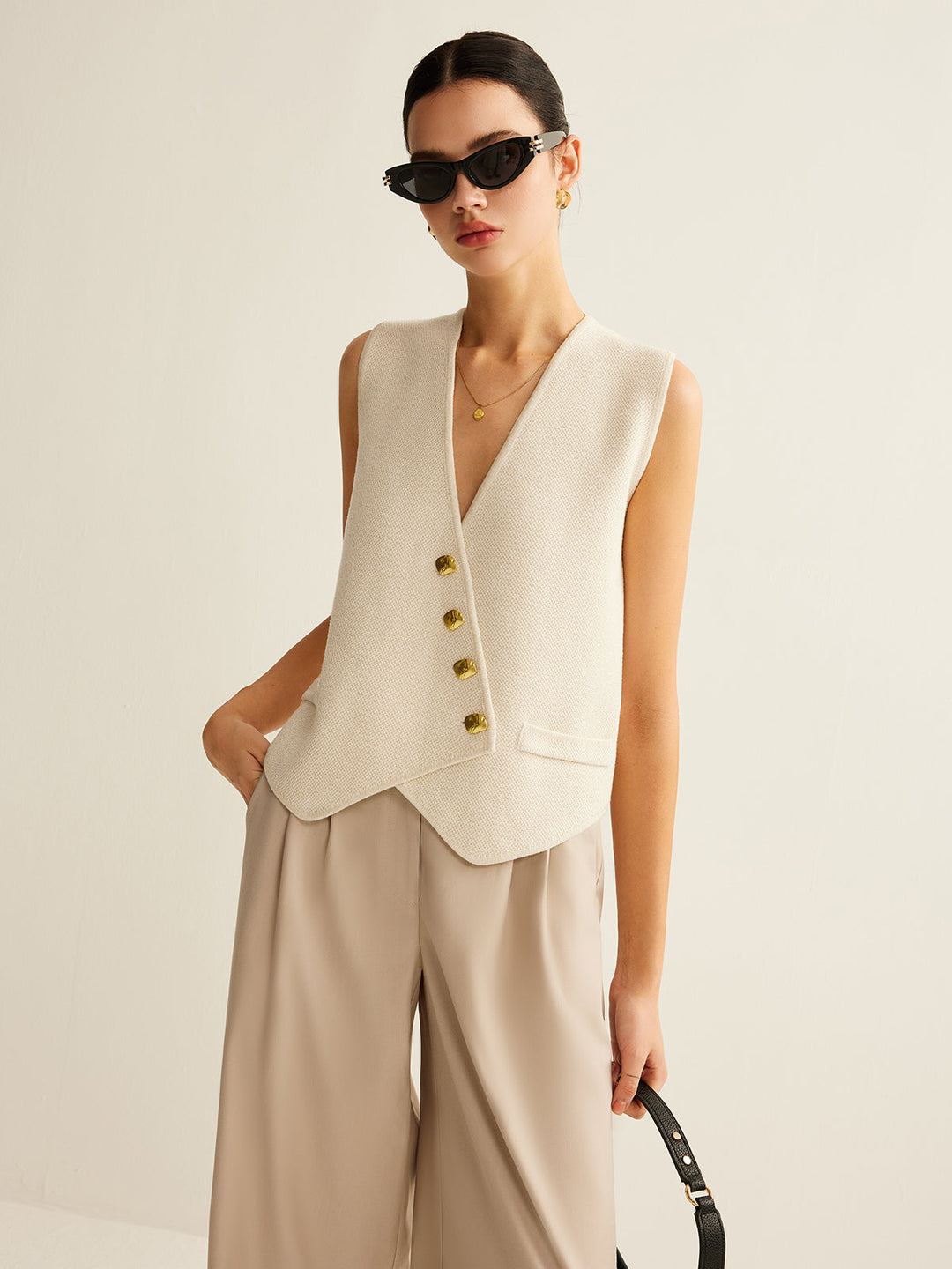 Chaya | Gebreid Asymmetrisch Vest voor Dames met Stijlvolle Knopen