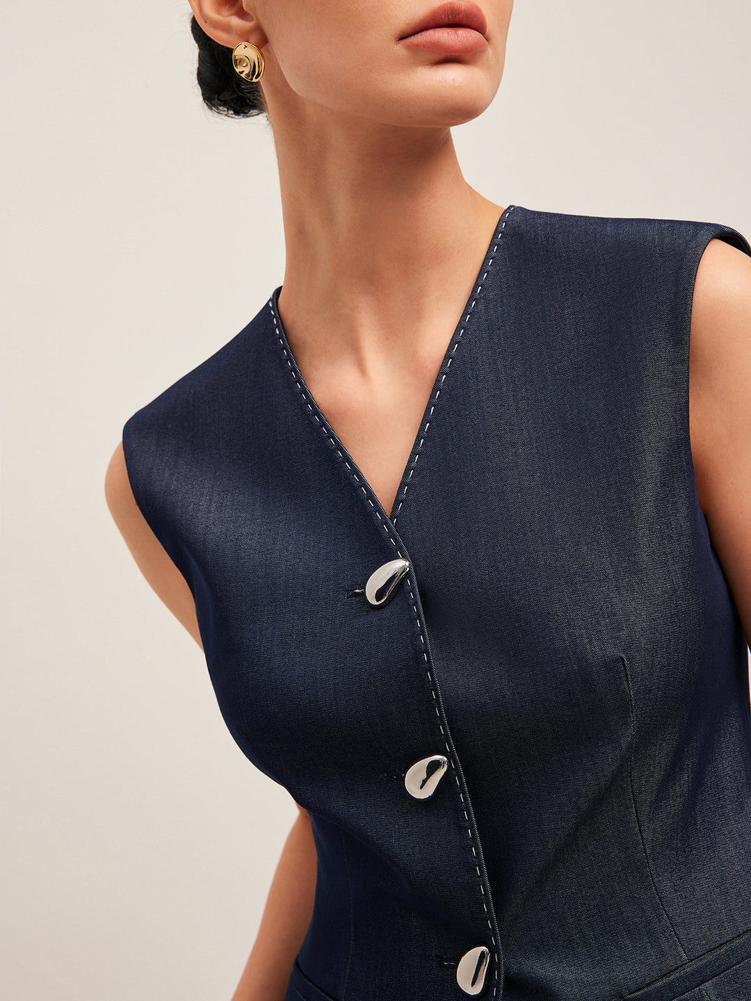 Jimena | Chaleco de mujer con estilo y costuras en contraste - Elegante diseño con volantes
