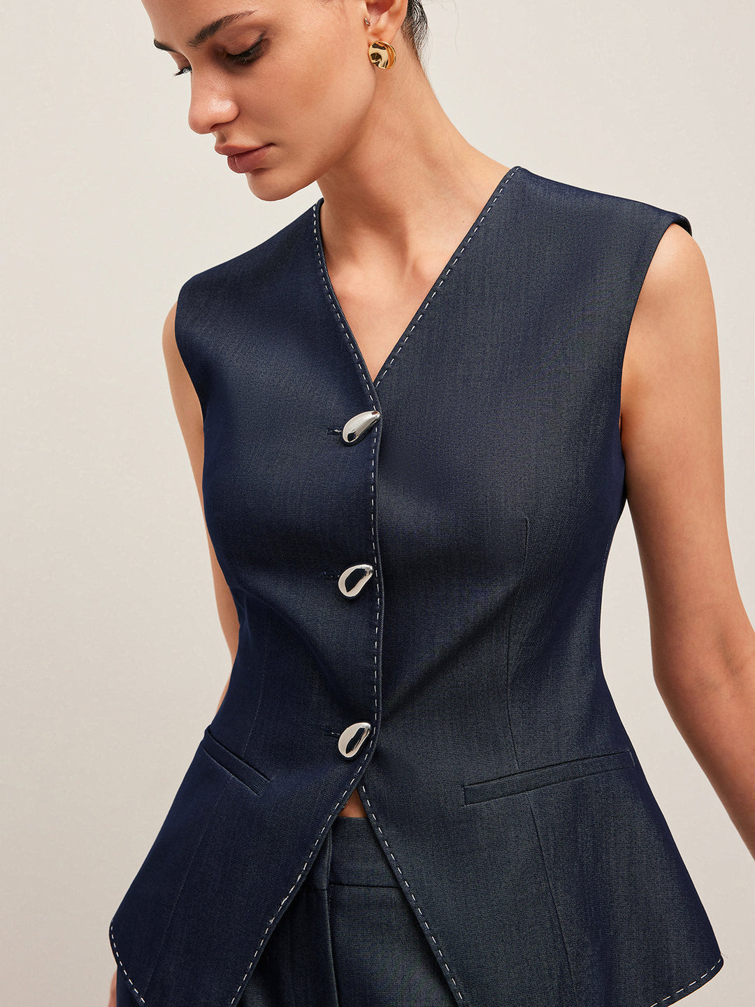 Jimena | Chaleco de mujer con estilo y costuras en contraste - Elegante diseño con volantes
