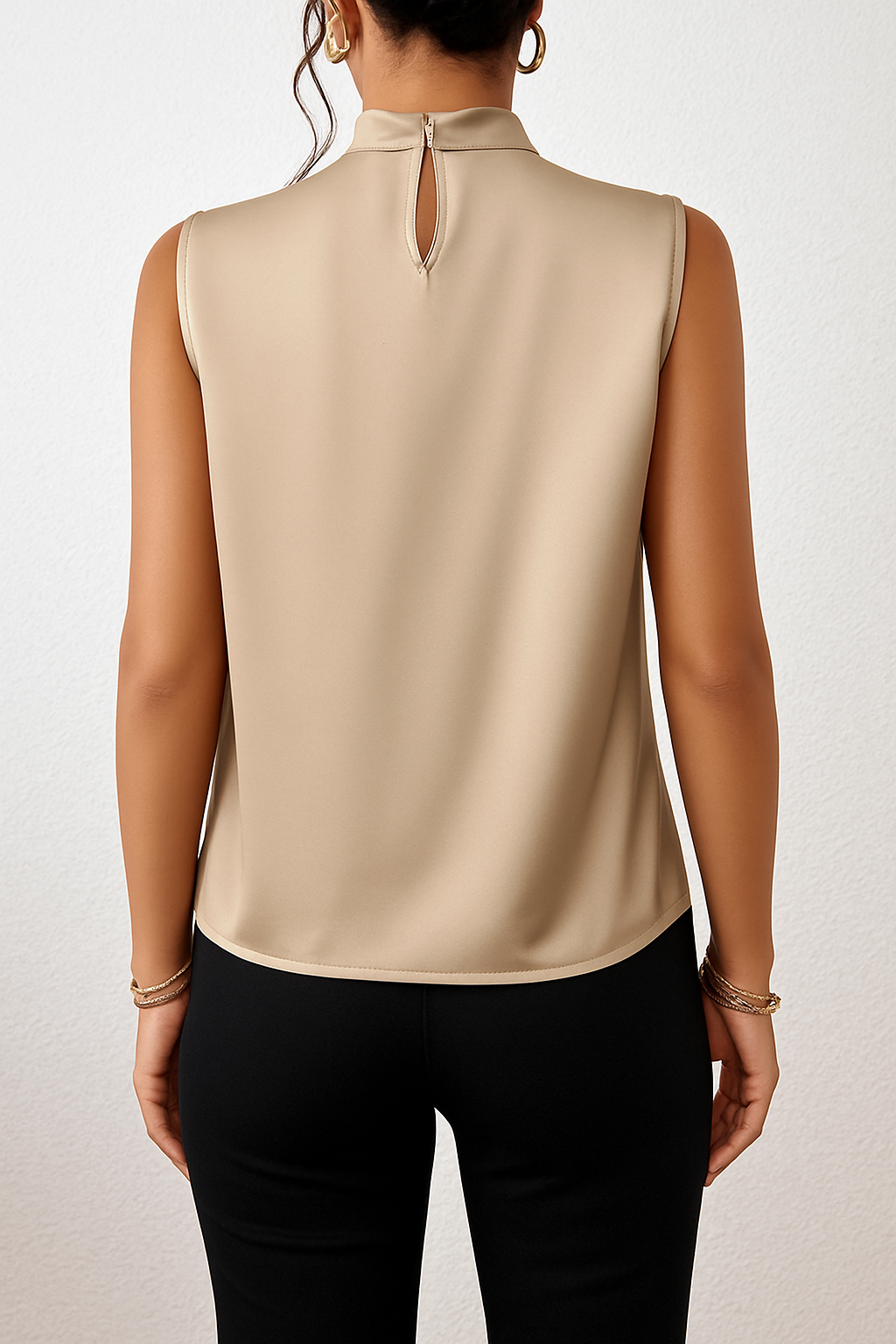 Bria | Blusa sin mangas de satén con cuello retorcido